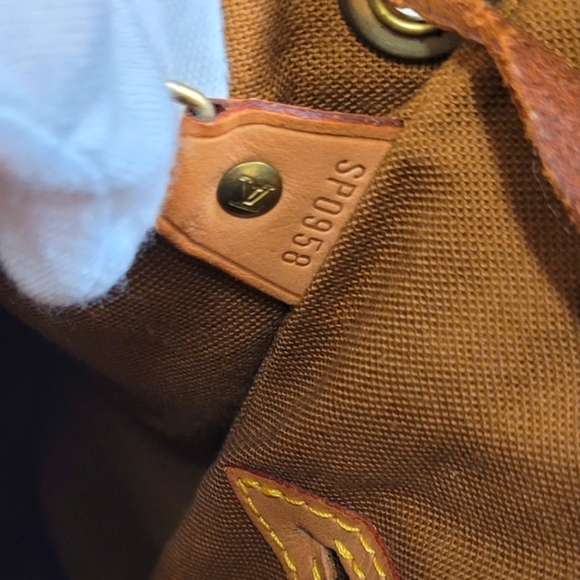 💎Authentic Louis Vuitton MM Montsouris Backpack - Picture 7 of 16